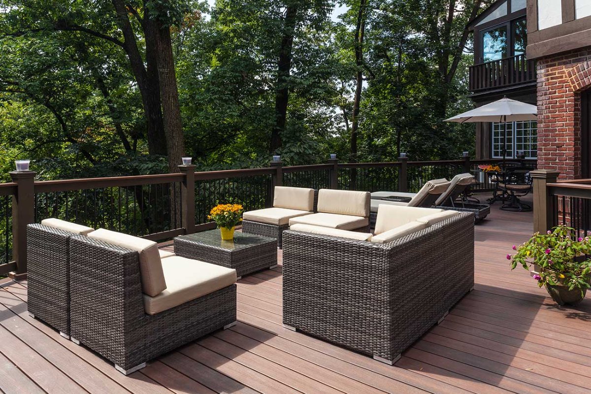 deck builder in Kirby TX