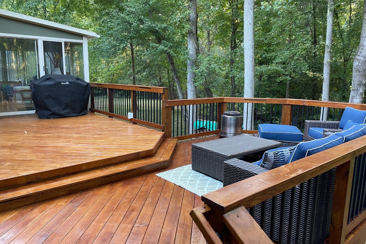 deck builder in Sandy Oaks, TX