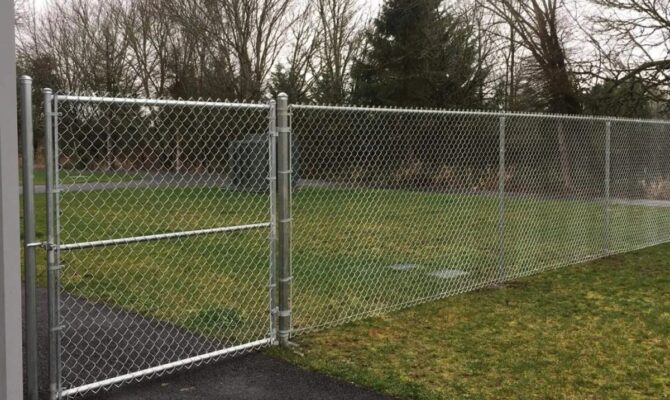 fencing chain link in Balcones Heights